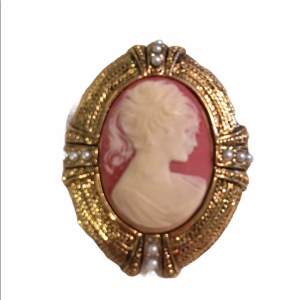 Vintage Cameo faux pearl gold metal brooch