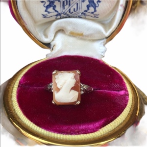 Vintage 10k Gold Carved cameo ring