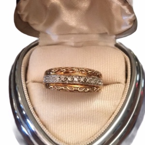 10k Gold vintage diamond mom band ring