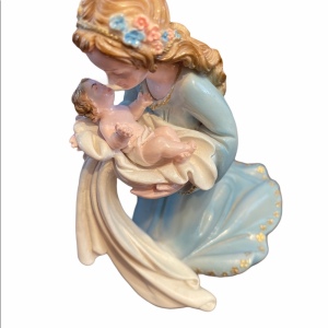 Vintage C1950s Mary Baby Jesus Resin Statue Beauty