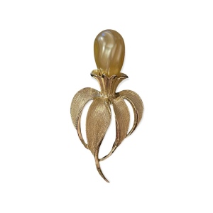 Vintage Sarah coventry gold faux pearl large flower brooch