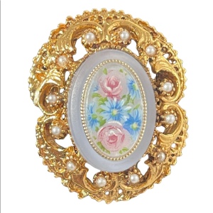 Stunning vintage Gold lucite flower faux pearl cameo brooch