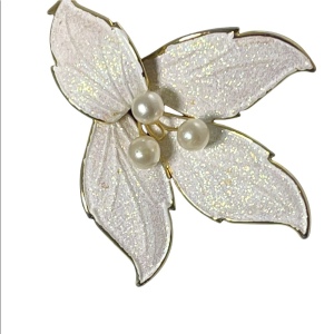 Vintage pearl flower white enameled gold large brooch