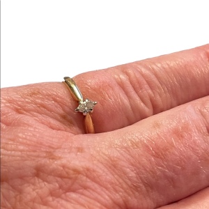 Vintage 14k Gold Diamond solitare engagement ring