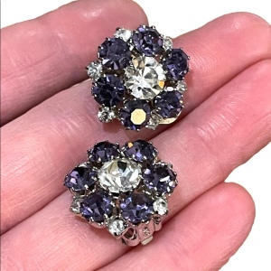 Vintage 1960s purple clear flower crystal sparkle clip on earrings silver