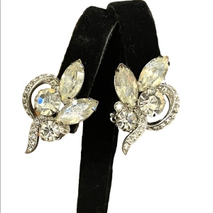 Vintage 1960s Eisenberg Ice Clear crystal fancy leaf clip on earrings