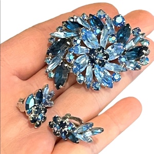 Vintage 1950s Blue AB crystal SHERMAN Brooch & clip on earrings Matching SET LG