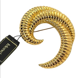 Vintage gold Monet swirl brooch New item