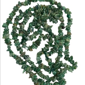 Vintage polished green sun stone chip necklace 34”