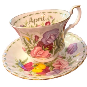 Royal Albert April Sweet Pea Tea cup Saucer, Flower of the Month England