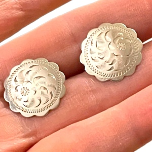 Vintage Sterling silver 925 Etched flower screw back earrings