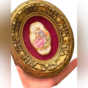 - Vintage Sheres ITALY 1950s Ceramic cameo fancy picture wall hanging SM gold