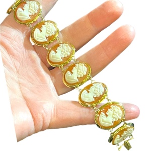 Vintage 14k Gold Carved shell Cameo link bracelet Italy