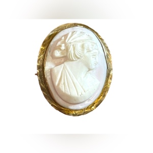 Antique 10k gold Angel skin Coral Cameo brooch