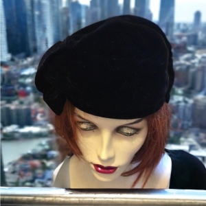 Vintage Black Velvet Sm Hat 1940s