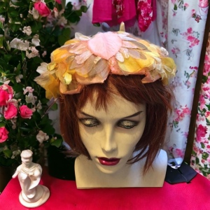 Vintage yellow flower facinator hat Beauty 1950s