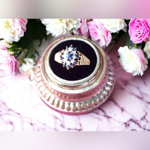 Vintage 10k gold sapphire & diamond cluster dinner ring