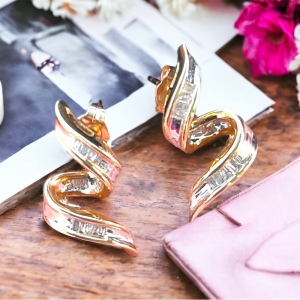 Stunning 10k solid gold Baguette diamond swirl earrings