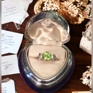 10k Gold diamond & Peridot ring w/appraisal