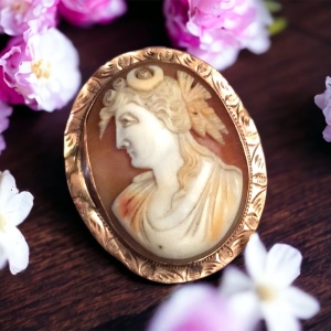 Victorian Antique 10k Gold Cameo Hand carved shell