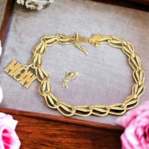 Vintage Solid 10k Gold Charm bracelet with MOM charm