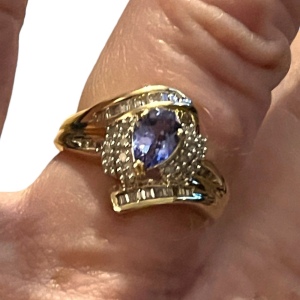 Stunning 14k yellow gold Tanzanite & Diamond cluster dinner ring