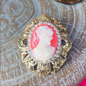 Vintage Gold high quality Cameo lg with rhinestones Brooch