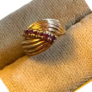 Vintage 10k gold RUBY fancy ring