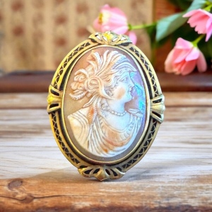 Stunning antique 10k Solid gold LG hand Carved cameo brooch pendant