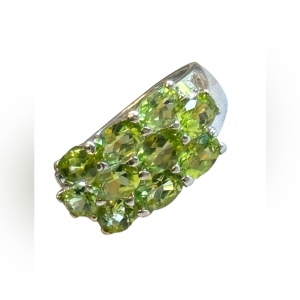 Lovely vintage Sterling Silver 925 Peridot gemstone Ring