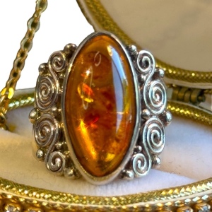 Lovely SAJEN Amber scrollwork Balenisian ring