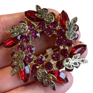 stunning red crystal vintage NAPIER gold finish brooch