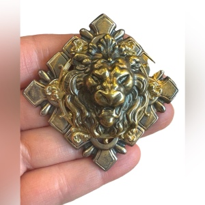 Large vintage 1950s antiqued look LION brooch