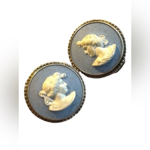 Vintage Wedgewood blue ceramic CAMEO silver earrings clip on