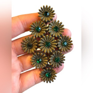 Lovely large CZECH 1930s early plastic and green flower brooch