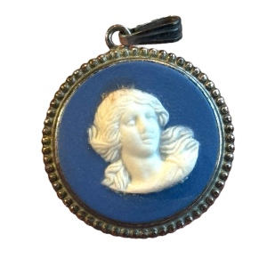 Lovely blue Wedgewood cameo 1976 ornate detail sterling silver 925 pendant