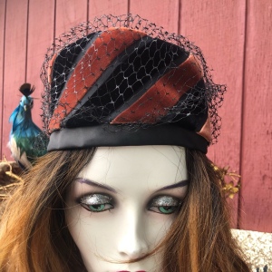 Vintage 1960s Pill box style hat Velvet