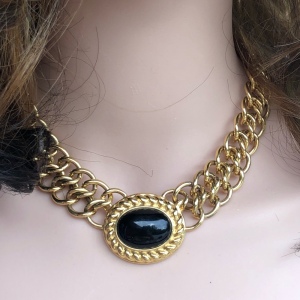 Vintage Heavy gold Monet Necklace 15” black enamel