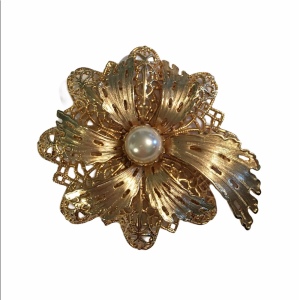 Vintage Gold faux pearl chunky 1960s flower brooch