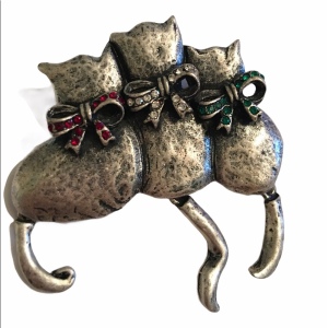 Vintage TC silver cat rhinestone christmas brooch