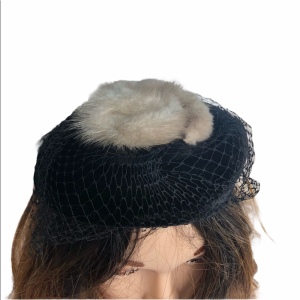 Vintage 1950s Mink velvet facinator hat