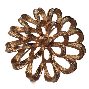 Vintage Lg Sarah Coventry flower gold brooch