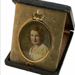 Vintage Picture of Gladys in leather box Cameo