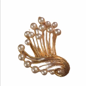 Vintage faux pearl gold tone flower brooch