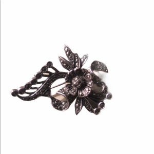 Vintage sterling silver marcasite flower brooch