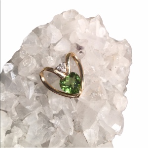 14k Gold Diamond peridot heart pendant