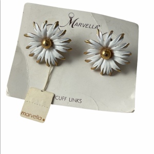 Vintage Marvella Cufflinks daisey New White