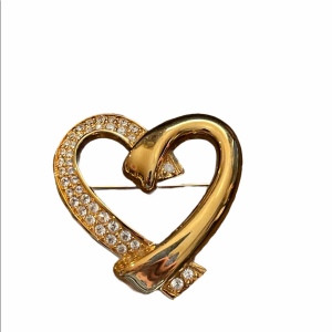 - Gold heart crystal brooch