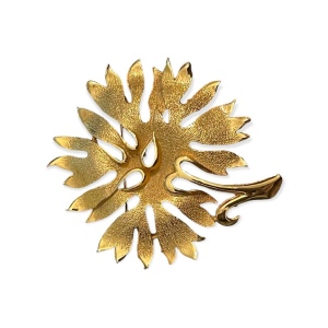 Vintage brushed gold beautidul flower brooch