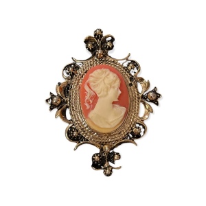 Antiqued 1980s vintage faux cameo gold tone brooch